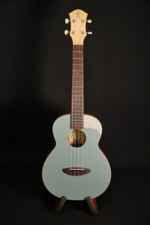 aNueNue UT-10-BA