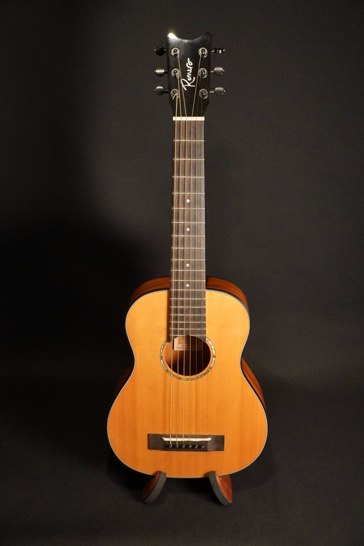 Romero Creations B6S-SM 6-string baritone ukulele / guilele