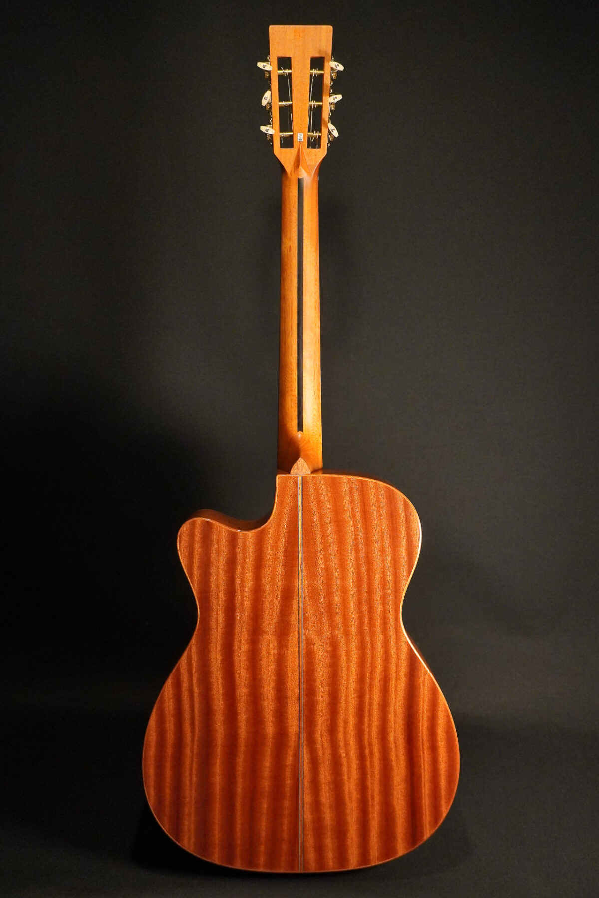 Alternative view of Duke OM MC CUT Misi Trio Air