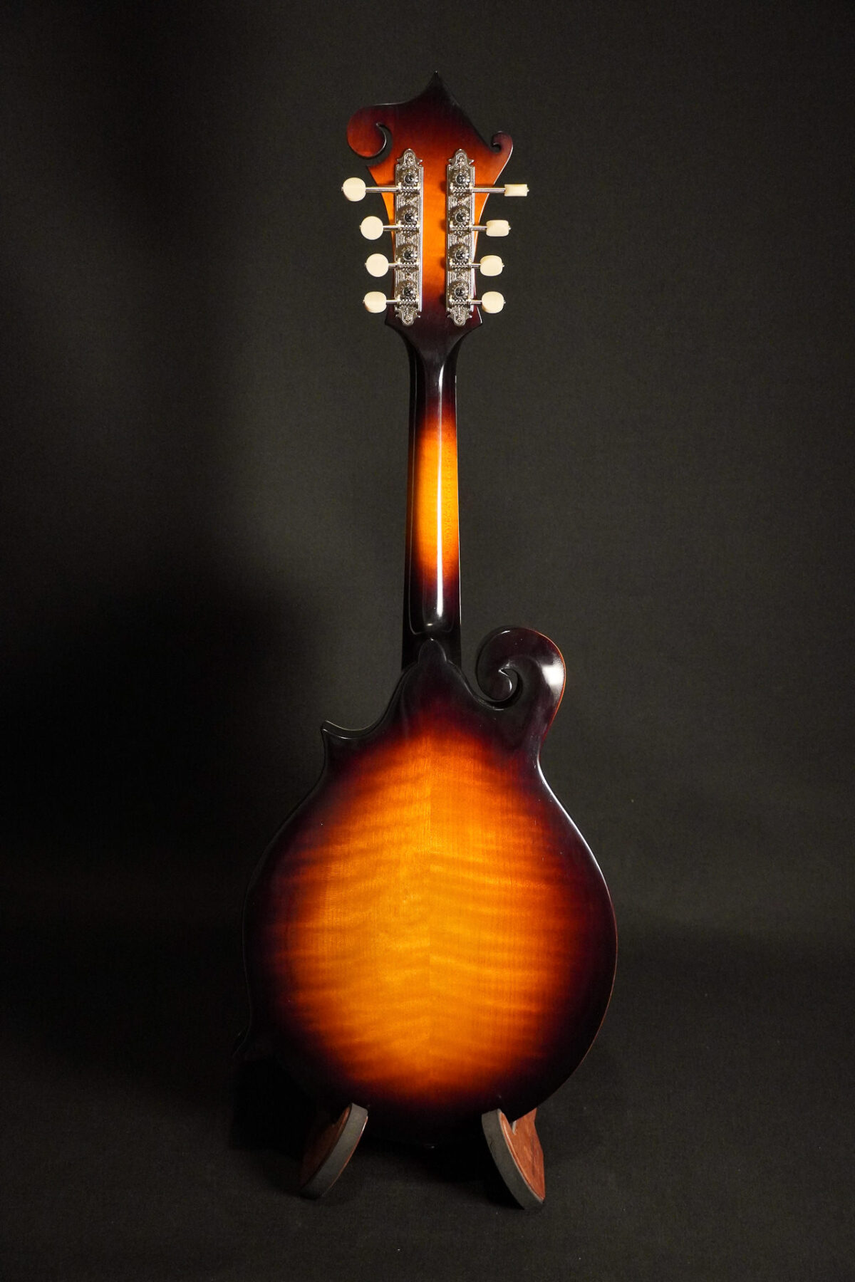 Alternative view of Eastman MD515/TV-WN-SB F-Style Mandolin