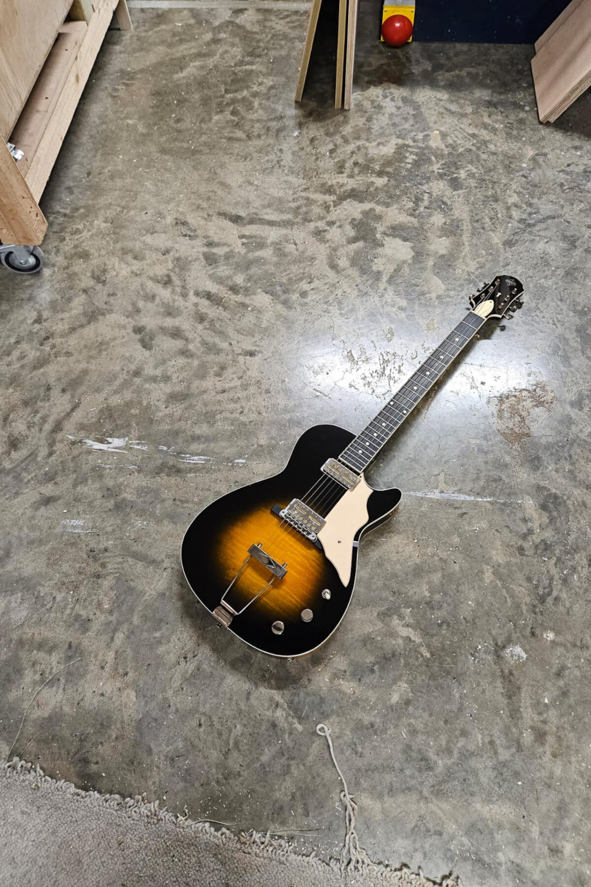 Alternative view of Hammet Guitar Co. H470 Astro Strat