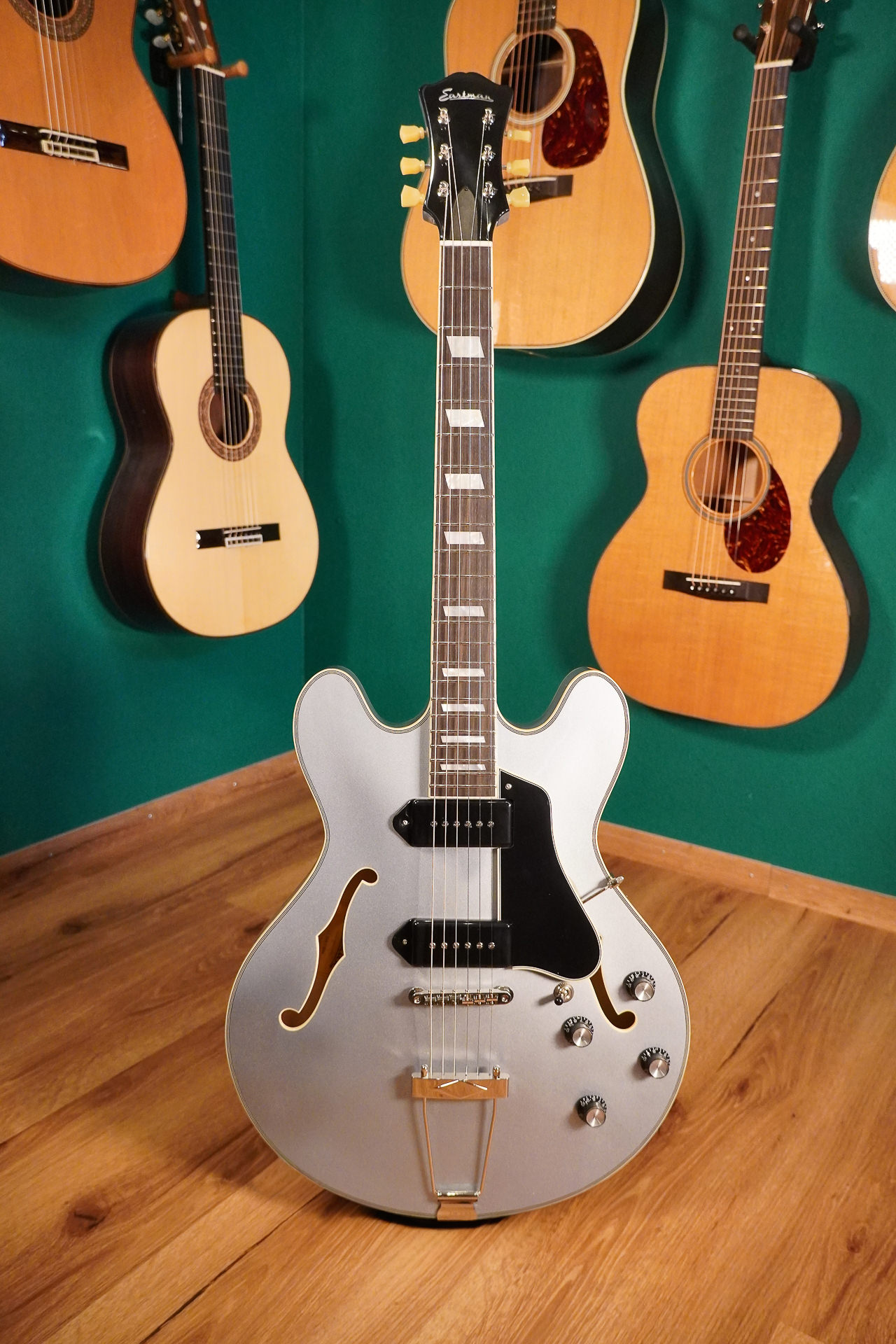 Eastman T64 Trapeze Iced Blue Metallic