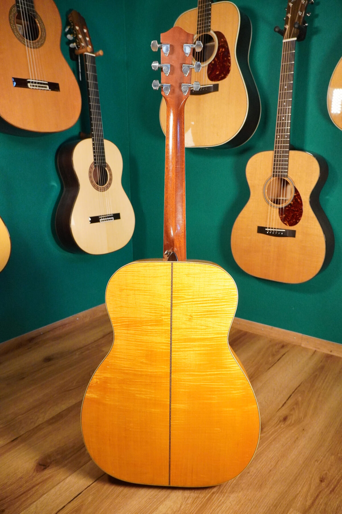 Alternative view of John Greven "Poseidon" Custom OM 1980/81 Fichte / Ahorn