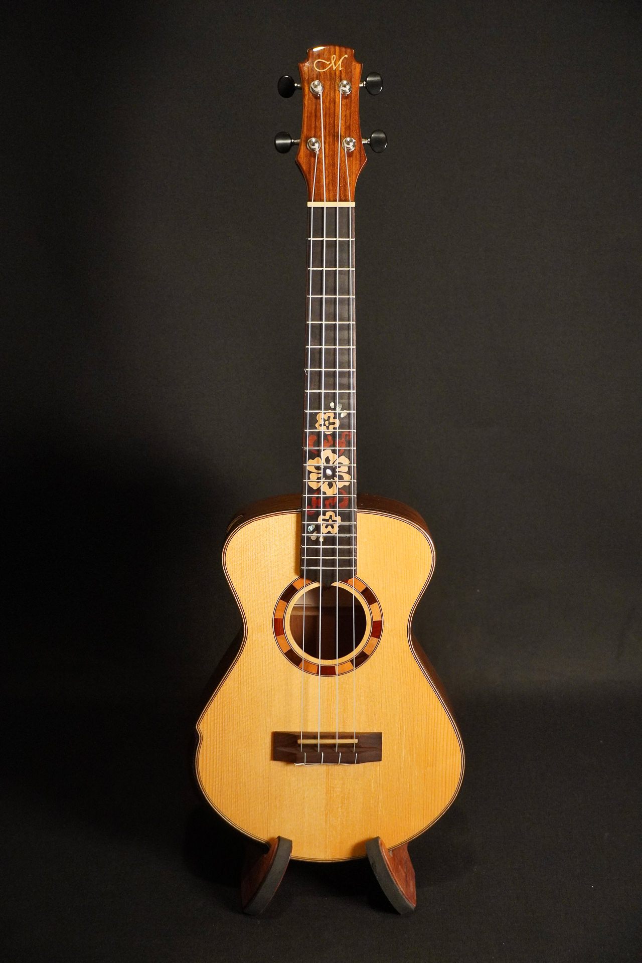 Maestro UT-OV SB G Tenorukulele