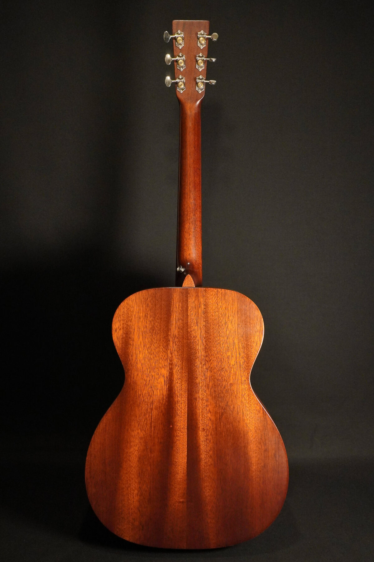 Alternative view of Martin OOO-15M Burst w. Schatten Pickup System