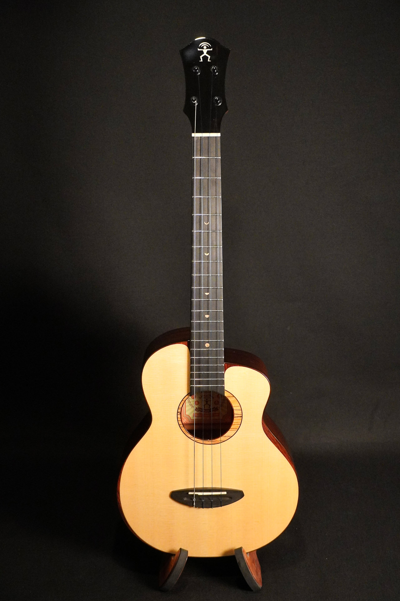 aNueNue UB200 Moon Bird Baritone ukulele