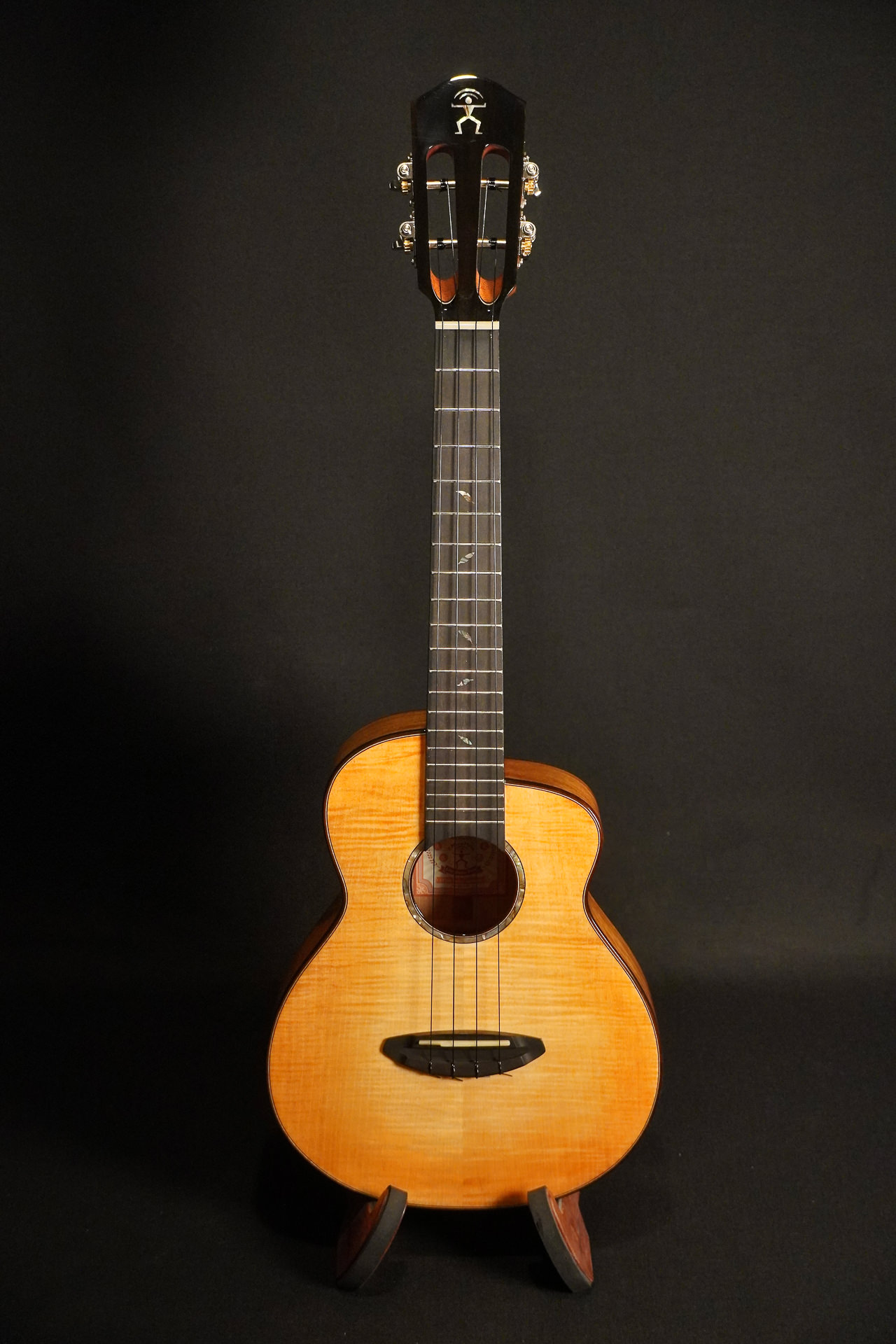 aNueNue UT166 Honey Sunburst Tenor